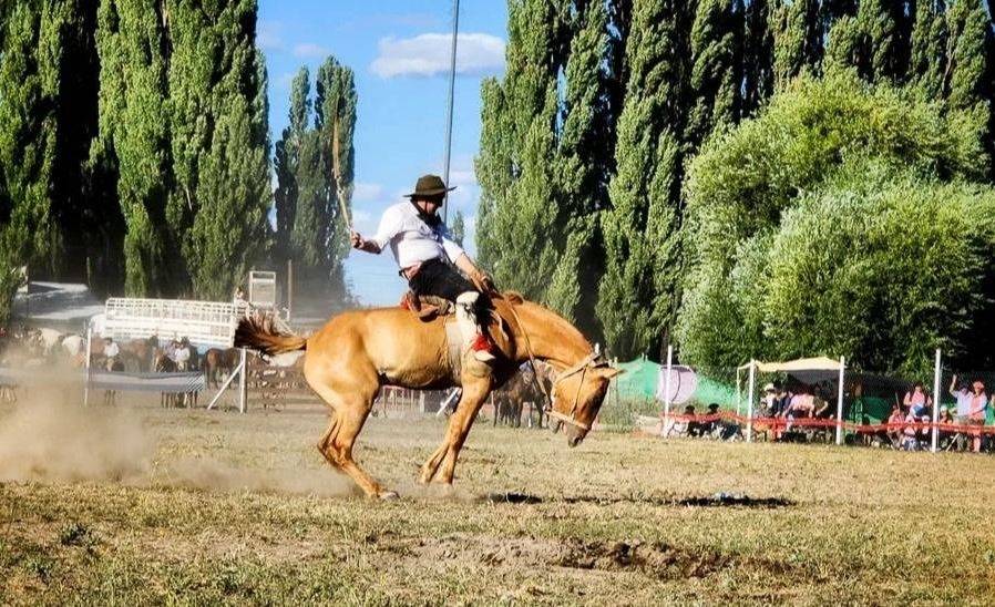 Gualjaina celebra el Festival del Jinete y el Folclore con arte, tradición y paisajes únicos