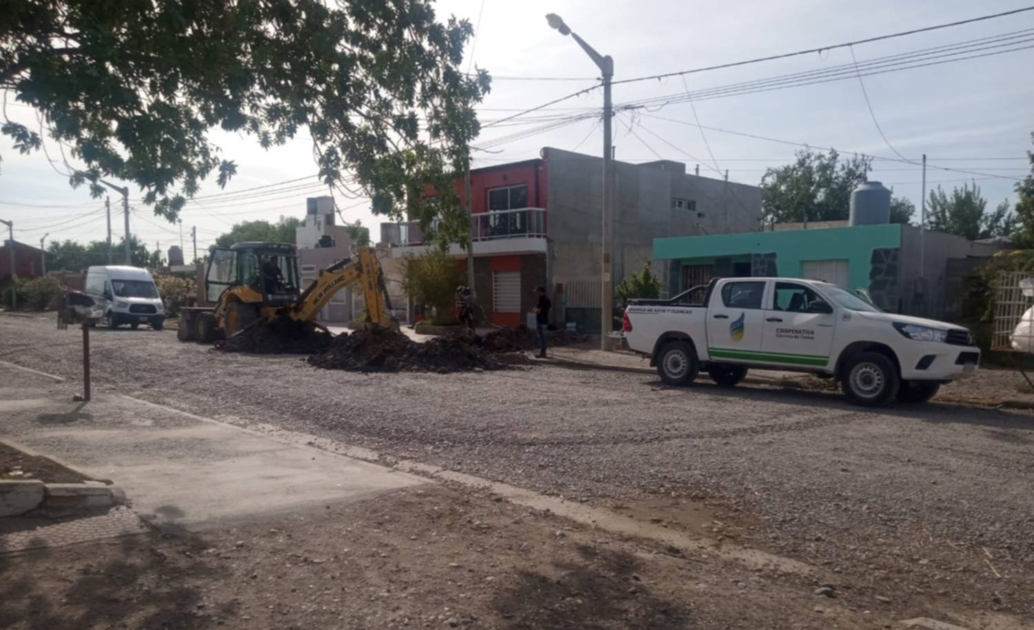 Vecinos y autoridades trabajan juntos para restablecer servicio de agua en barrio de Trelew