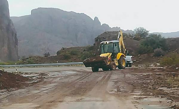 Vialidad Nacional despejó el barro en la Ruta 25 entre Las Plumas y Los ...