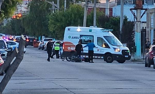 Otro siniestro vial por el que un motociclista termina en el hospital ...