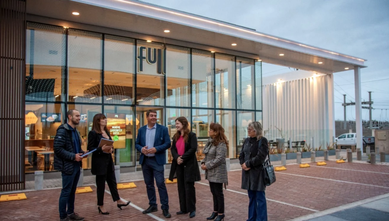 Biss asisitió a la inaguración de las nuevasestación de servicio YPF de Rawson Biss asisitió a la inaguración de las nuevasestación de servicio YPF de Rawson