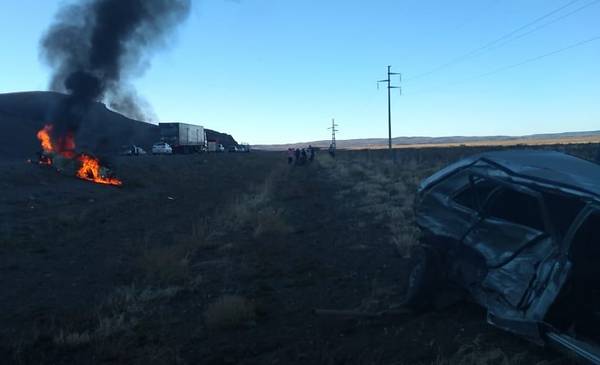 Impresionante choque en Ruta 40 dejó tres heridos, un auto incendiado y ...