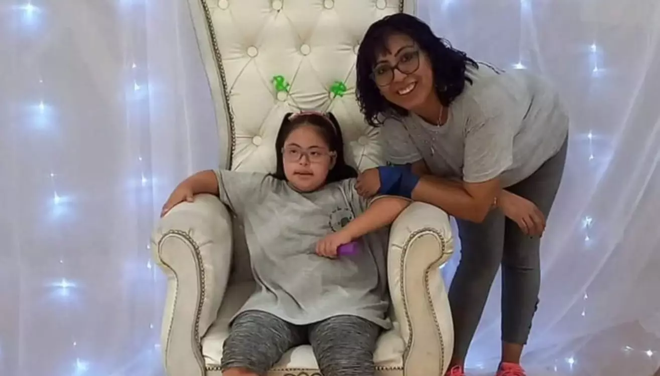 Padres de niños con Síndrome de Down piden la reincorporación de Olga en el Correo Argentino de Trelew Padres de niños con Síndrome de Down piden la reincorporación de Olga en el Correo Argentino de Trelew
