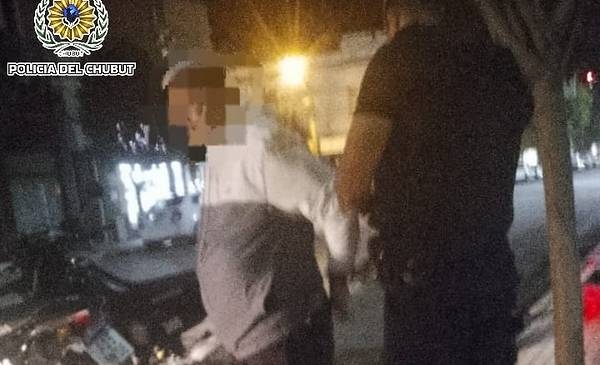 Un hombre con pedido de captura fue detenido en pleno centro de Trelew ...