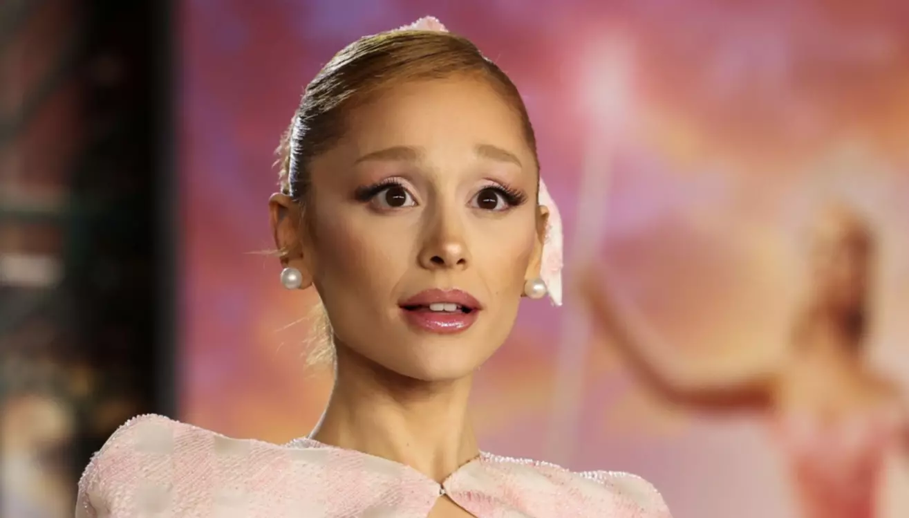 Ariana Grande protagonizará junto a Ben Stiller y Robert De Niro "La familia de mi novia 4" Ariana Grande protagonizará junto a Ben Stiller y Robert De Niro "La familia de mi novia 4"