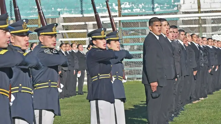 Arcioni tomó juramento de lealtad a la Bandera a 170 cadetes y ...