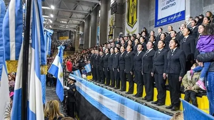 Emotivo y multitudinario acto por el Día de la Bandera en Puerto Madryn ...