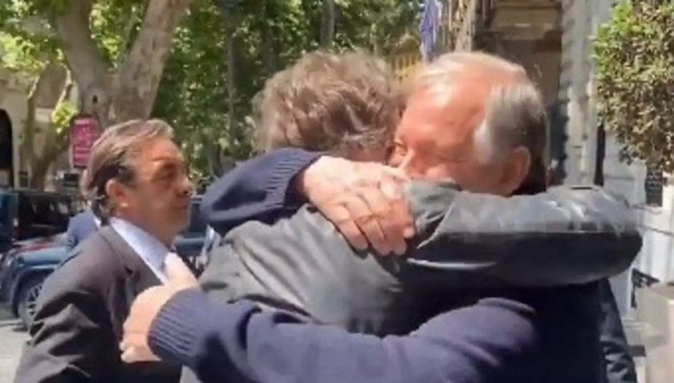Milei llegó a Roma para firmar acuerdos de energía, reunirse con Meloni y conocer al papa León XIV Milei llegó a Roma para firmar acuerdos de energía, reunirse con Meloni y conocer al papa León XIV