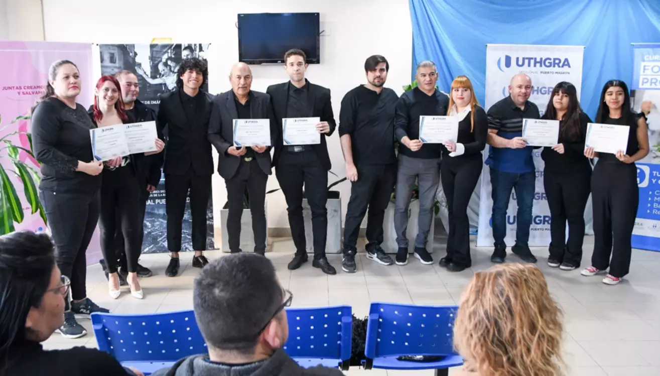 Sastre entregó certificados a quienes se capacitaron en gastronomía, hotelería y turismo Sastre entregó certificados a quienes se capacitaron en gastronomía, hotelería y turismo