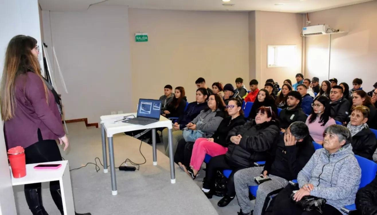Más ciudadanos acceden al carnet de manipulador de alimentos en Trelew Más ciudadanos acceden al carnet de manipulador de alimentos en Trelew
