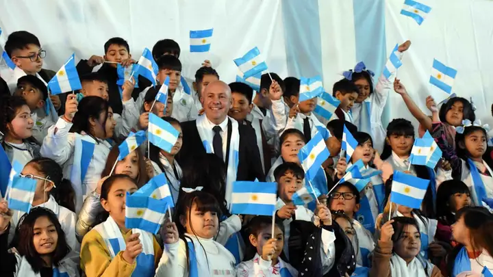 Más de 200 alumnos hicieron la Promesa de Lealtad a la Bandera ...