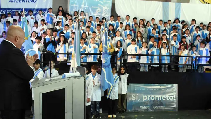 Más de 200 alumnos hicieron la Promesa de Lealtad a la Bandera ...