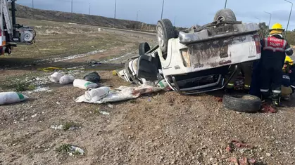 Dos heridos en vuelco en acceso a Dolavon de camioneta manejada por ebrio 