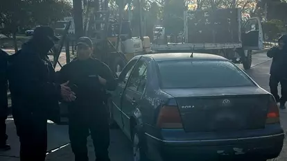 Chocó un camión estacionado por culpa del “parabrisas escarchado” 