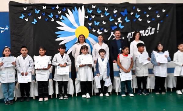 Merino participó de los actos de Promesa a la Bandera en las escuelas N° 78 y N° 199