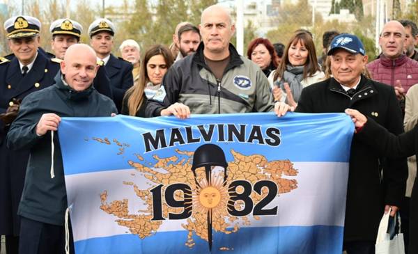 Sastre: El día que Madryn se quedó sin pan fue el abrazo de un pueblo a sus héroes
