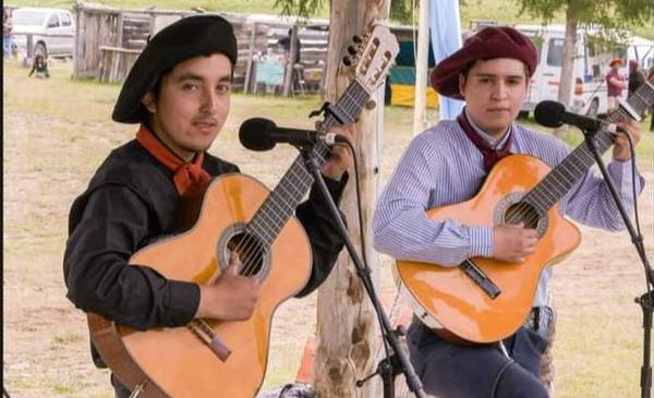 Payadores Chubutenses Y Chilenos Unidos En Encuentro Cultural Por El