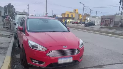 Atropellaron a un chico que sorprendió a conductor al salir de detrás de camión estacionado  