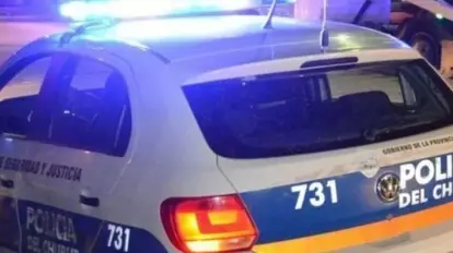 Encapuchados atacaron a trompadas a joven mujer afuera de la casa al no encontrar a su pareja