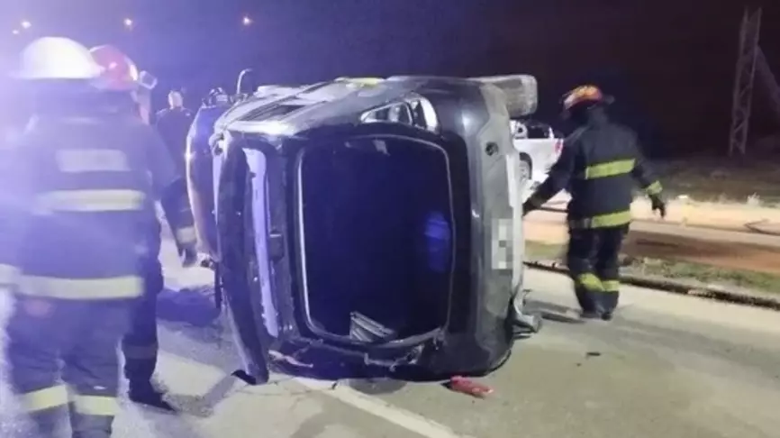Vuelco en Ruta 3: un vehículo chocó a otro y casi se produjo una pelea