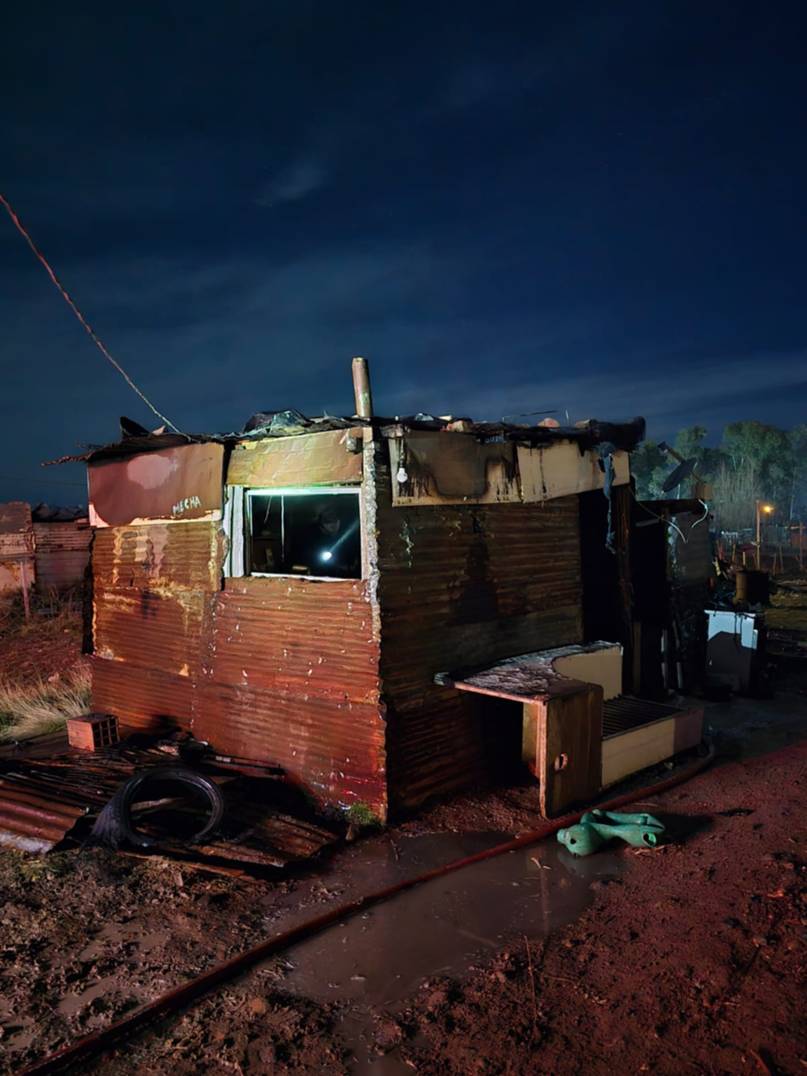 Se prendió fuego una casa en Trelew: dos personas lograron escapar y pedir ayuda