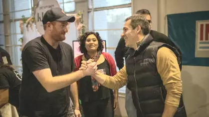 Luque visitó la feria de Productores de Comodoro y reafirmó su acompañamiento a los trabajadores del INTA