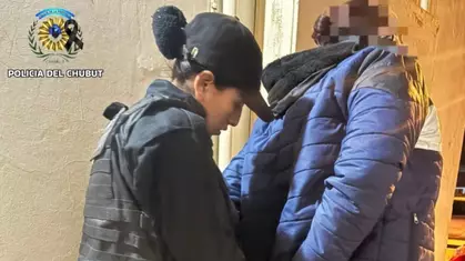 Otra mujer reconocida en la vía pública por un pedido de captura