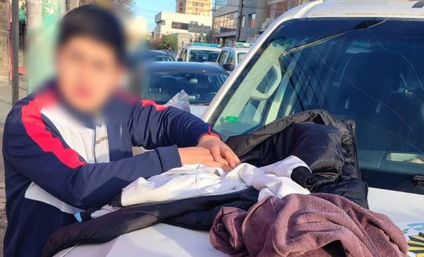Tres menores fueron apresados por robar en una tienda en el centro