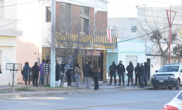 Desalojaron un complejo usurpado en Trelew