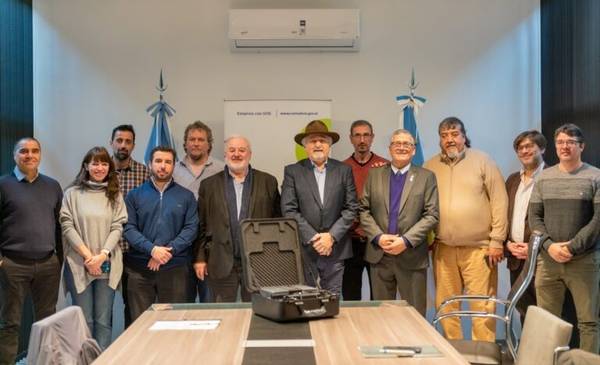 Entregaron equipamiento tecnológico para monitorear el Cerro Hermitte
