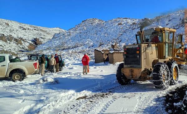 Pobladores de Aldea Epulef recibieron asistencia tras las intensas nevadas