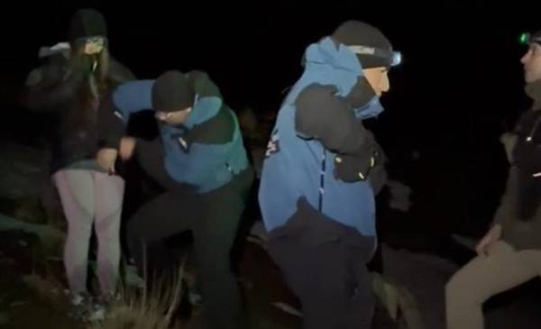 Grupo de alta montaña de Gendarmería Nacional rescató a una mujer extraviada en el Cerro 21 de Esquel