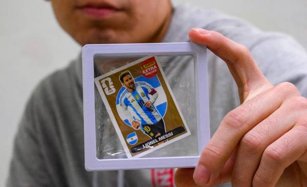 Un Joven de Trelew subasta la «figurita de oro» de Lionel Messi
