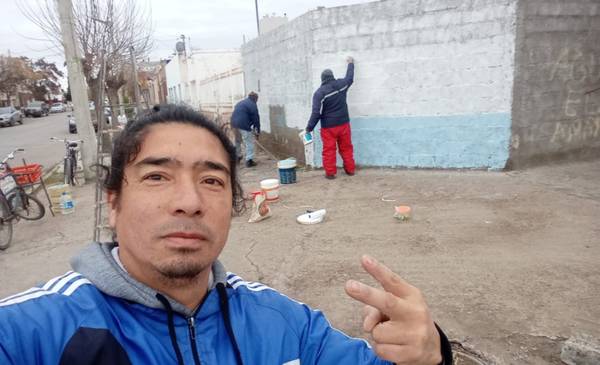 En el barrio Democracia pintaron un paredón con la bandera argentina - Últimas Noticias: El Chubut