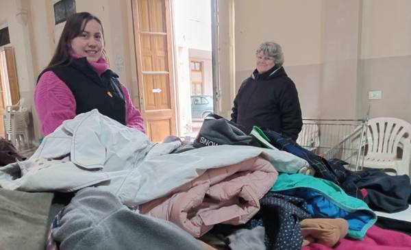 Se realizó feria de ropa por alimentos - Últimas Noticias: El Chubut