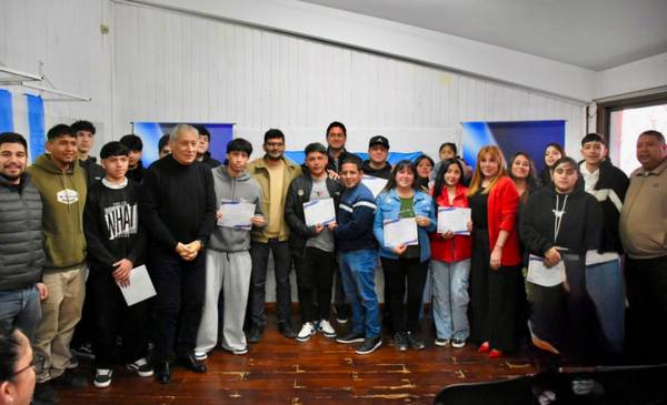 Entregaron certificados a más de cincuenta nuevos egresados en el Centro Cultural y Capacitación del SEC - Últimas Noticias: El Chubut