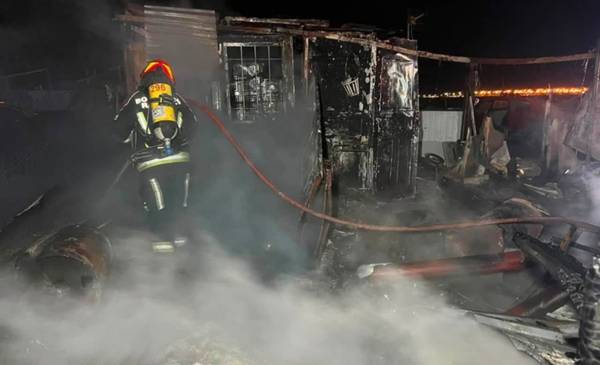 Combatieron voraz incendio que destruyó gran parte de vivienda en chacra de Rawson - Últimas Noticias: El Chubut