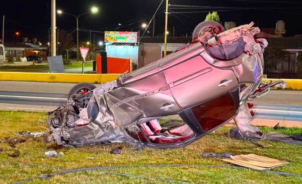 Rawson: Volcó un automóvil en la Doble Trocha - Últimas Noticias: El Chubut