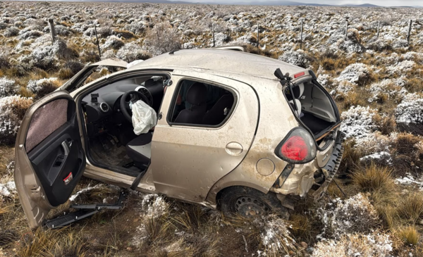 Familia volcó en la Ruta Nacional Nº 40 cerca de Gobernador Costa - Últimas Noticias: El Chubut