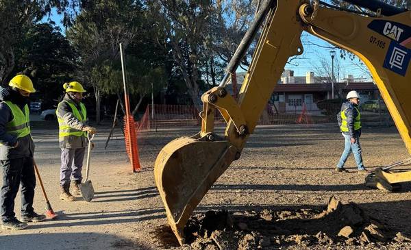 El Gobierno del Chubut inició la obra del nuevo conducto pluvial de descarga al mar en Comodoro Rivadavia - Últimas No
