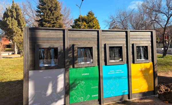 Instalan Ecopuntos de reciclado en la plaza central de Gaiman - Últimas Noticias: El Chubut