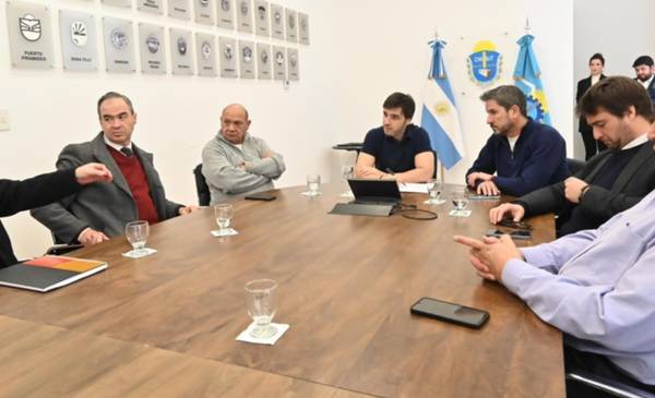 Torres firmó convenios con Trelew, Gaiman y Gastre por nuevas viviendas y agiliza la entrega de títulos de propiedad del IPV - Últimas Noticias: El Chubut