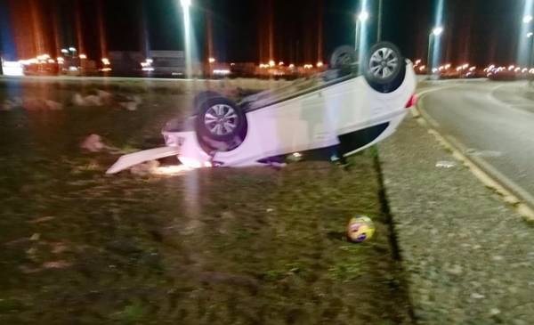 Conductora volcó en la Doble Trocha de Playa Unión y el test de alcoholemia le dio positivo