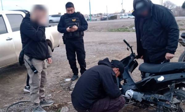 Trelew: Un padre entregó a la Policía la moto robada que conducía su hijo