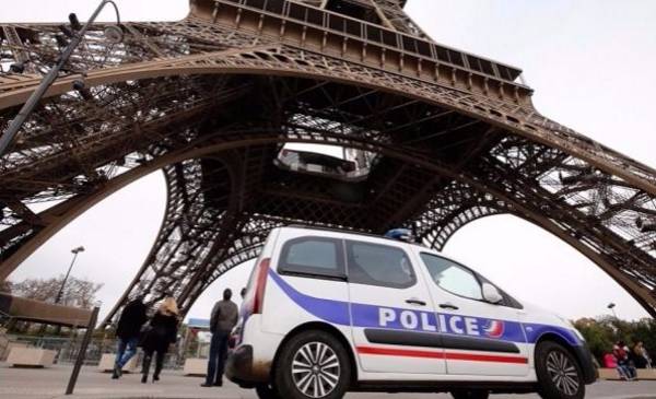Evacuaron la Torre Eiffel por una amenaza de bomba - Últimas Noticias ...