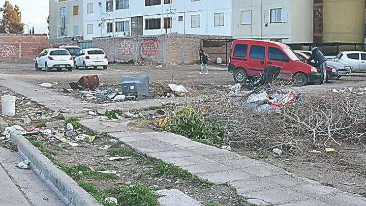Jubilado de las Mil Viviendas reclama por la falta de atención del ...