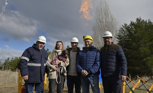 Torres y Taccetta inauguraron una obra esperada durante 14 años que permitirá llevar gas a más de 70 familias de Esquel