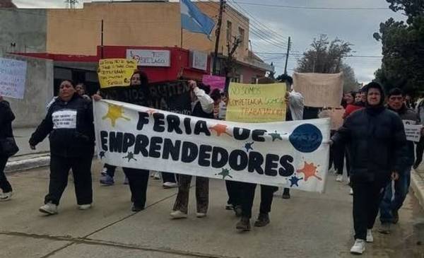 Feriantes de Sarmiento reclamaron contra la suspensión de ferias en las escuelas - Últimas Noticias: El Chubut