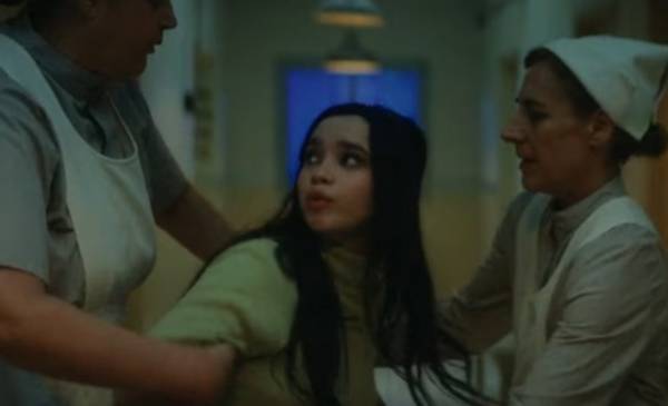 La nieta de Moria Casán, Helena Tuñón, hizo su debut actoral interpretando a su abuela en la serie de Netflix