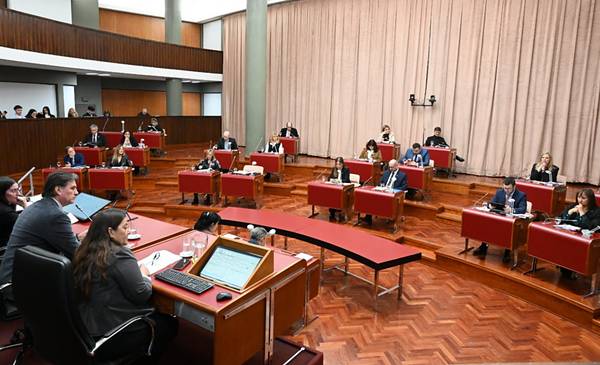 Legislatura aprobó el transporte gratuito al personal del COSE y del IPP además de una actualización de las Asignaciones familiares
